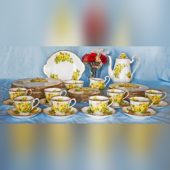 Beautiful, Vtg Royal Albert Tea Rose  Dinnerware! Settings for 8 W/Coffeepot Set - Picture 1 of 16
